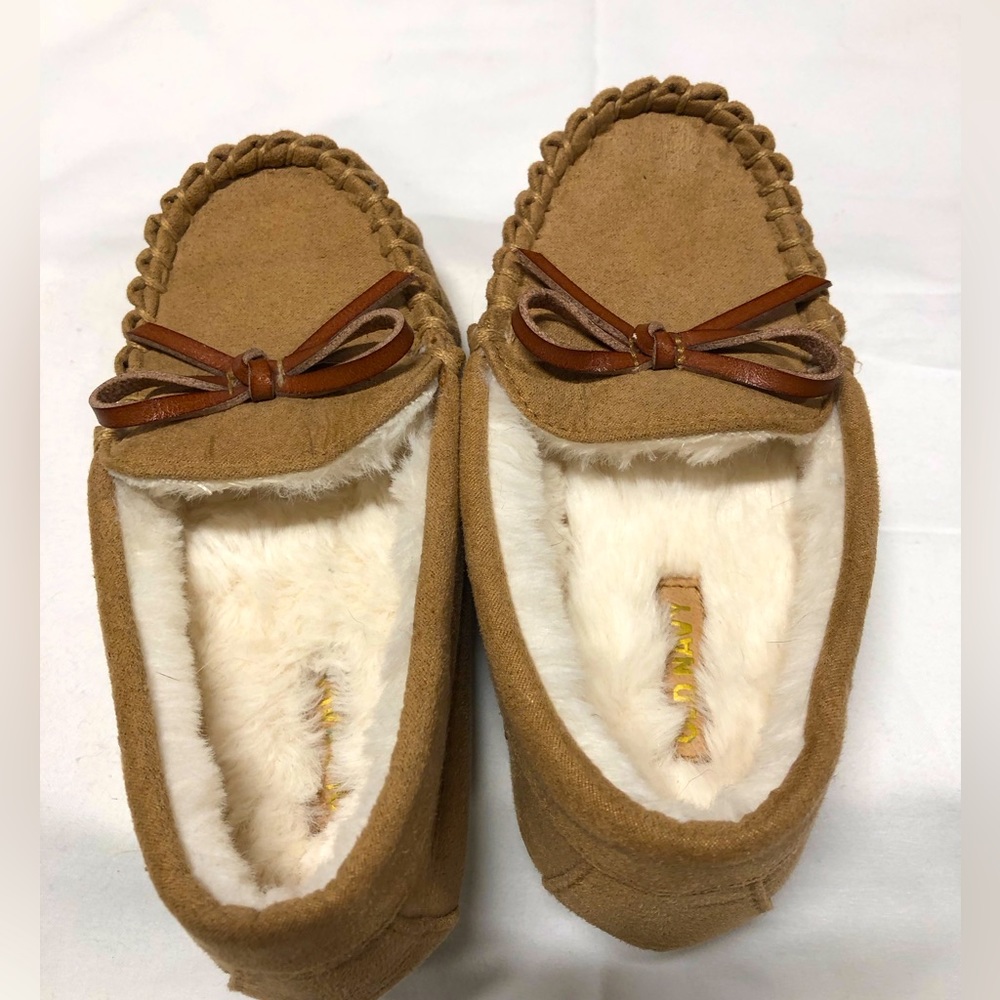 Old Navy moccasins toddler size S they fit like a size 7 toddler